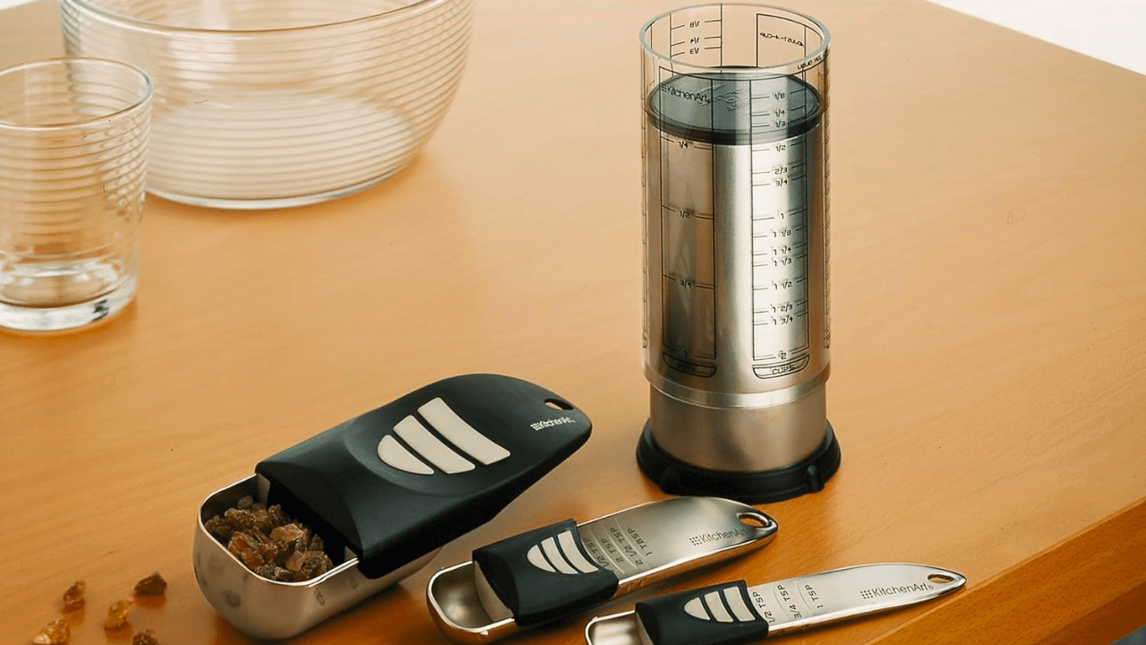 https://www.latenightfinds.com/wp-content/uploads/2023/11/adjustable-measuring-cup.png